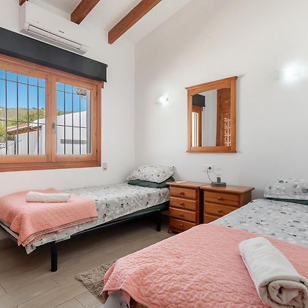 הוילה אל קאמפיו Casa Madronos מראה חיצוני תמונה